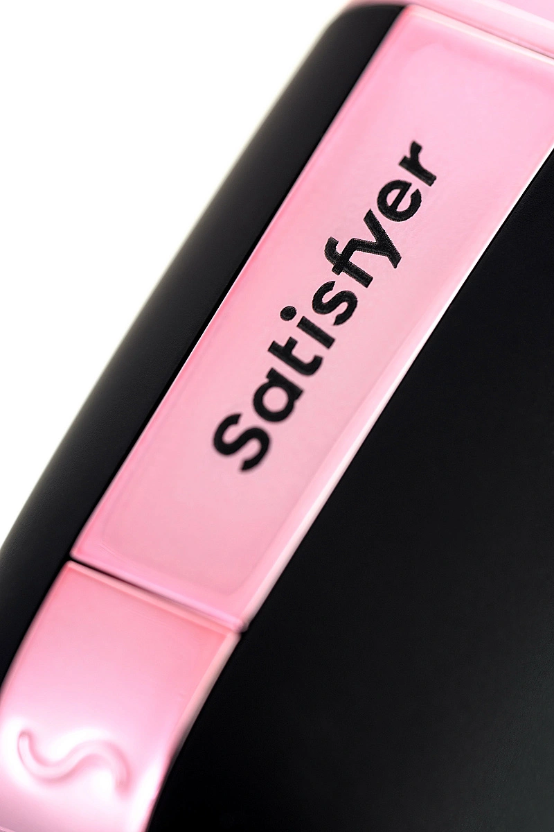 Вакуум-волновой стимулятор с вибрацией Satisfyer Love Triangle Connect App, силикон, черный, 8,8см