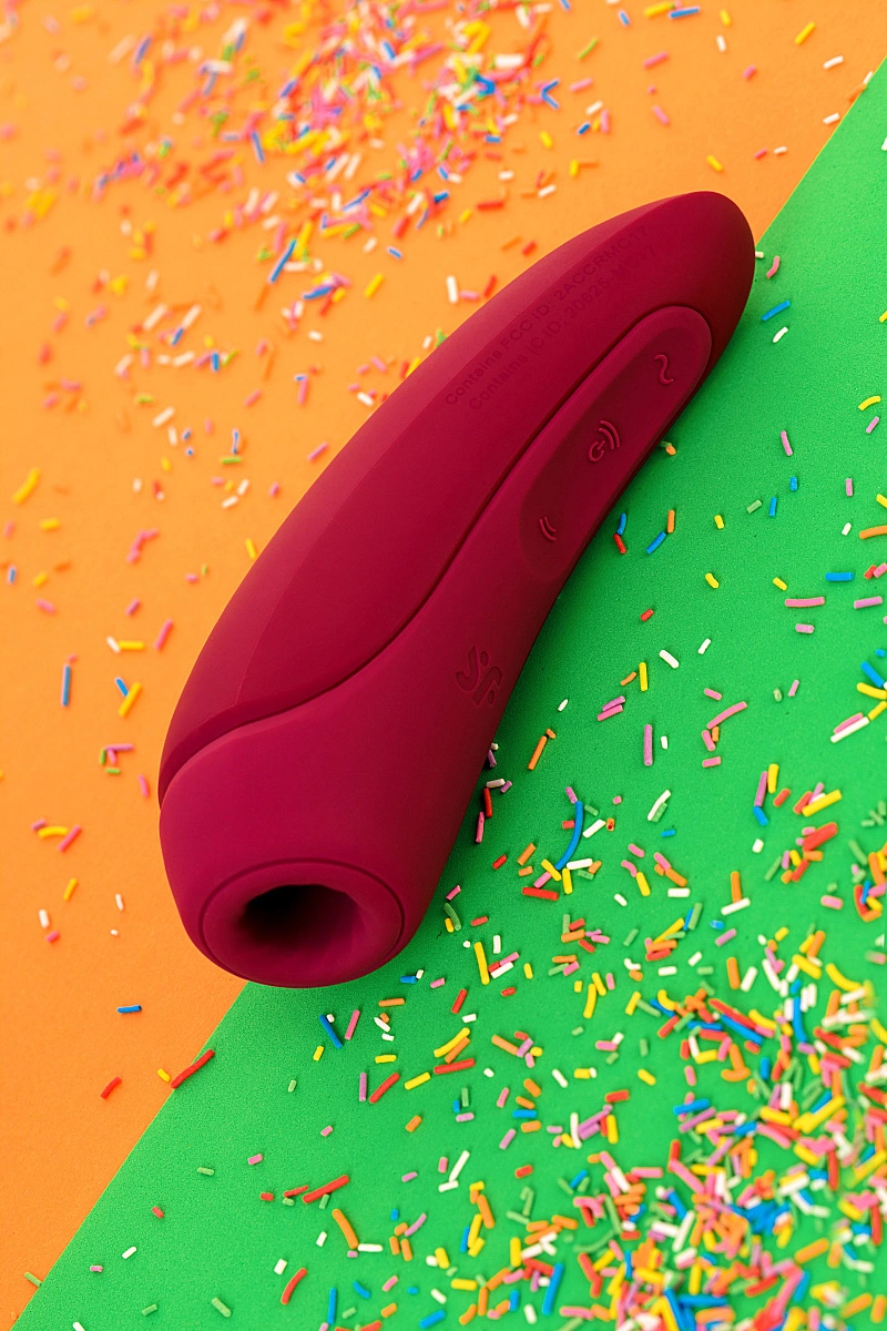 Вакуум-волновой стимулятор с вибрацией Satisfyer Curvy 1 Connect App, силикон, бордовый, 13,4 см