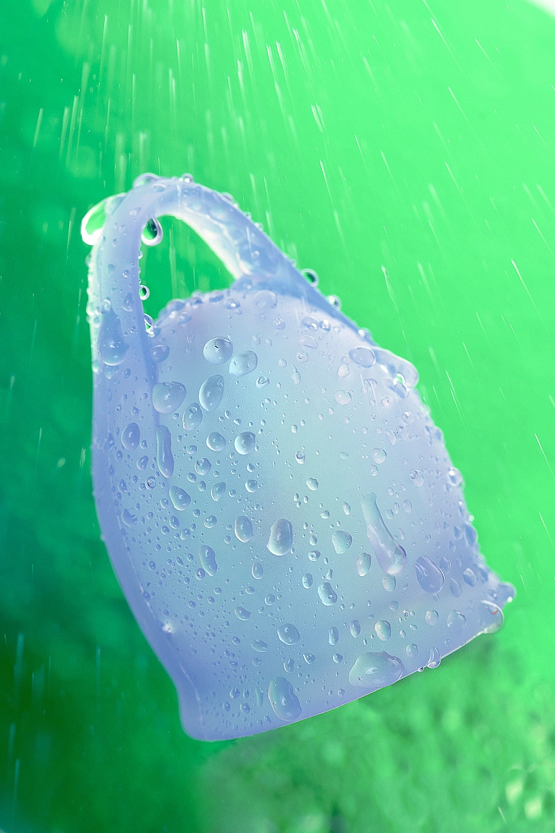 Менструальная чаша Satisfyer Feel Confident, 2 шт в наборе, силикон, голубой