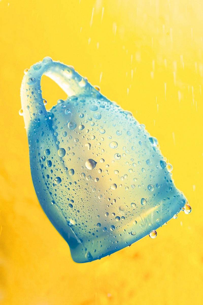 Менструальная чаша Satisfyer Feel Confident, 2 шт в наборе, силикон, синий