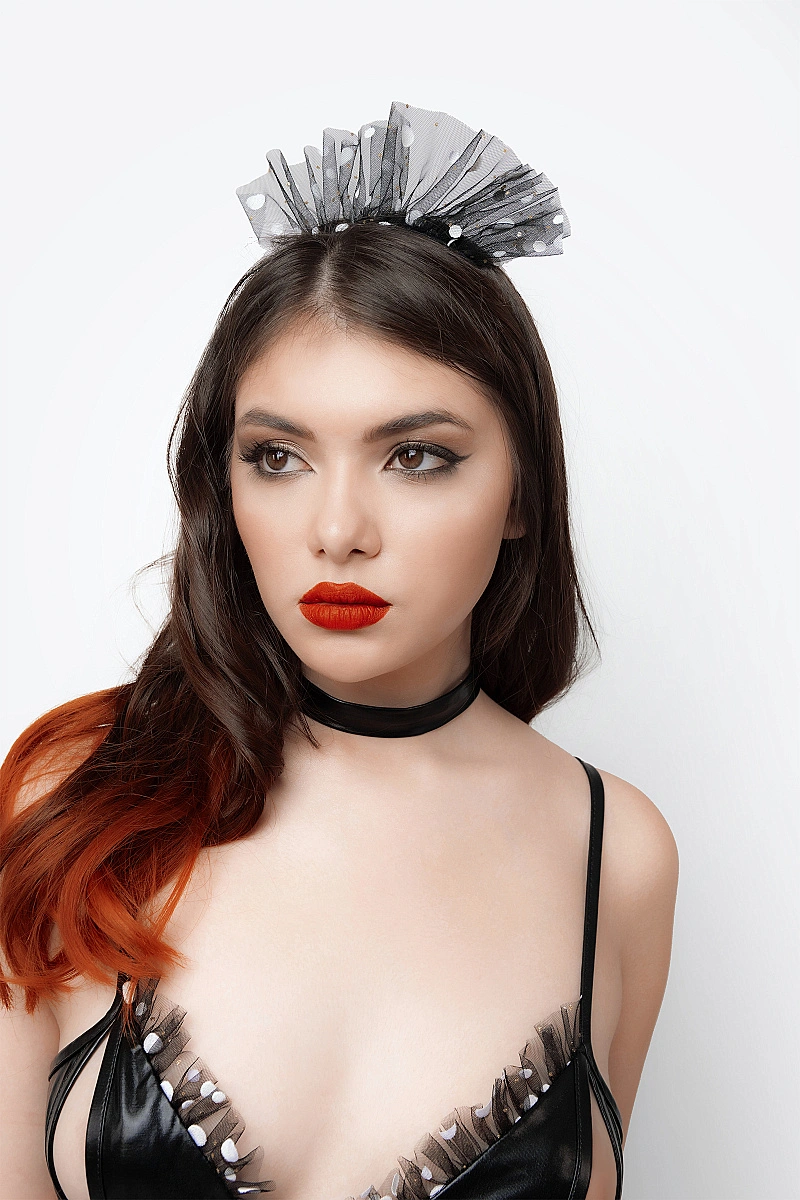 Костюм горничной Erolanta Eleanor (боди, фартук, головной убор, чокер) черно-белый (50-52)